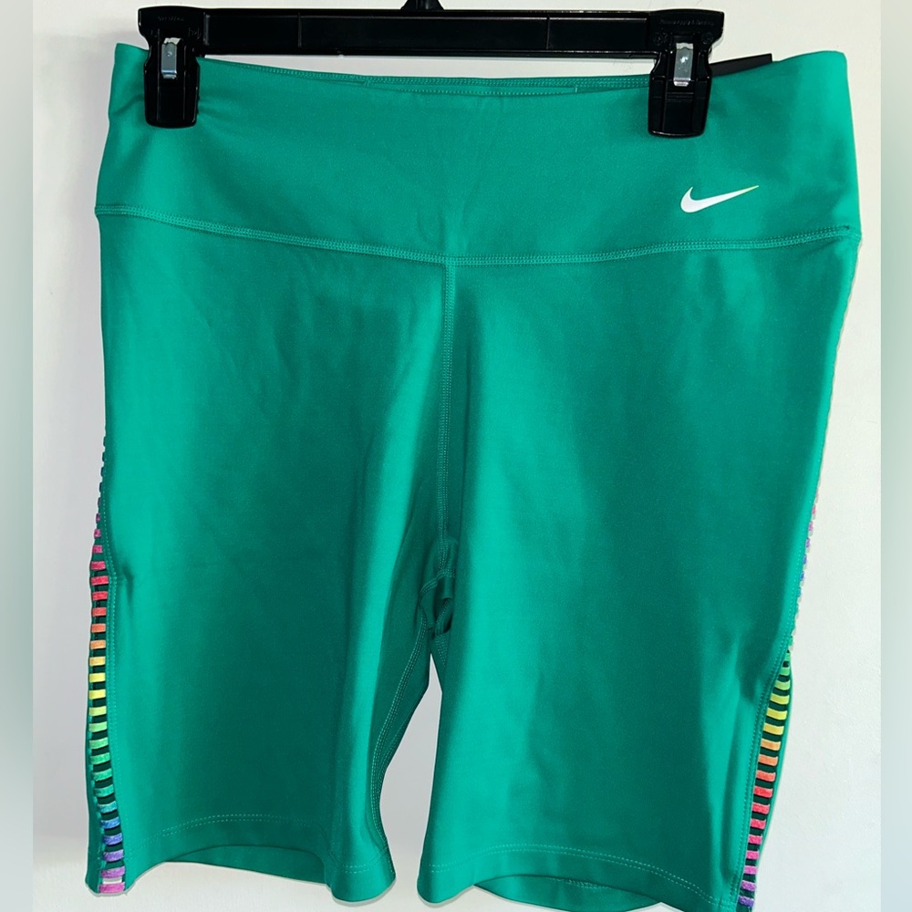 The Nike One Tight Fit - Dri-Fit Mid-Rise Green Womens shorts NWT Large L